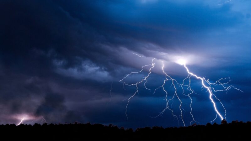 Instytut Meteorologii i Gospodarki Wodnej ostrzega przed silnym wiatrem na terenie Polski