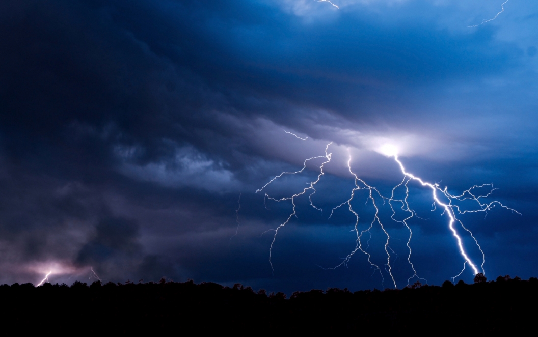 Instytut Meteorologii i Gospodarki Wodnej ostrzega przed silnym wiatrem na terenie Polski