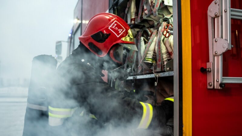 Nagły pożar budynków garażowych i gospodarczych w Grodzisku Wielkopolskim