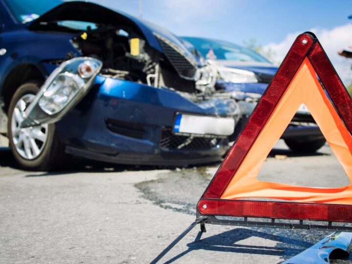 W Nowej Bukówce samochód osobowy wpadł do rowu na drodze powiatowej