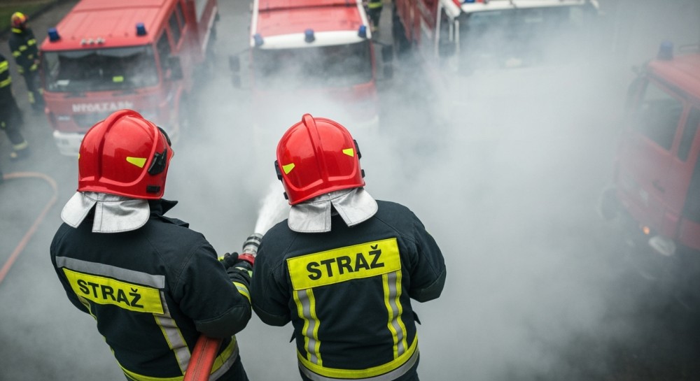Wypalanie trawy w Henryszewie wywołało groźny pożar – strażacy w akcji!