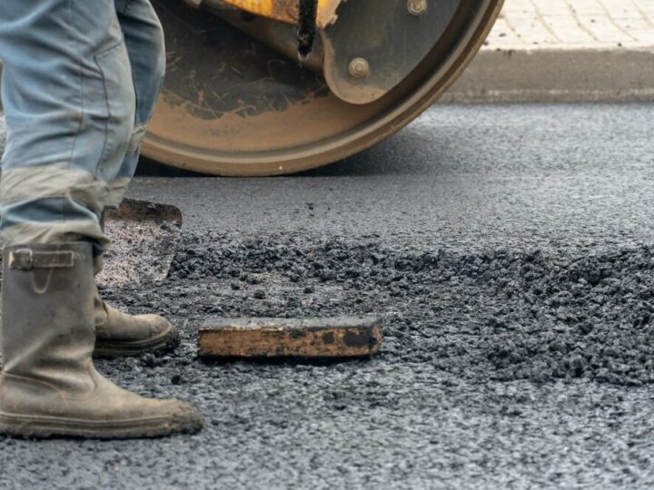 Nowe oświetlenie na DW 719 zwiększa bezpieczeństwo w Podkowie Leśnej!