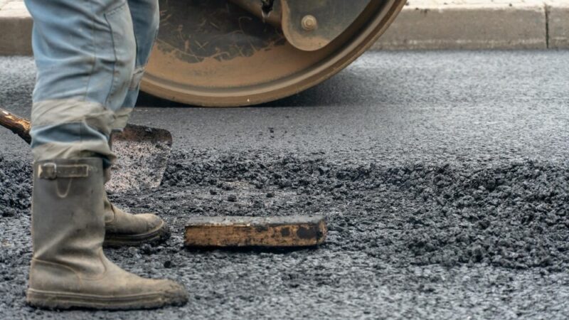 Nowe oświetlenie na DW 719 zwiększa bezpieczeństwo w Podkowie Leśnej!