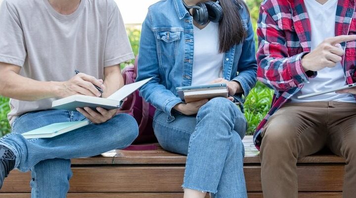 Radosne pasowanie pierwszoklasistów w Podkowie Leśnej: nowy rozdział w edukacji dzieci