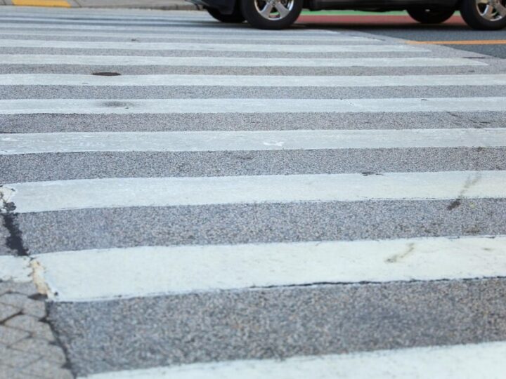 Nowe przejścia dla pieszych w Grodzisku Mazowieckim poprawiają bezpieczeństwo na drogach