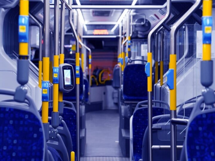 Nowy autobus szkolny w Jaktorowie – nowoczesność i wsparcie dla uczniów!
