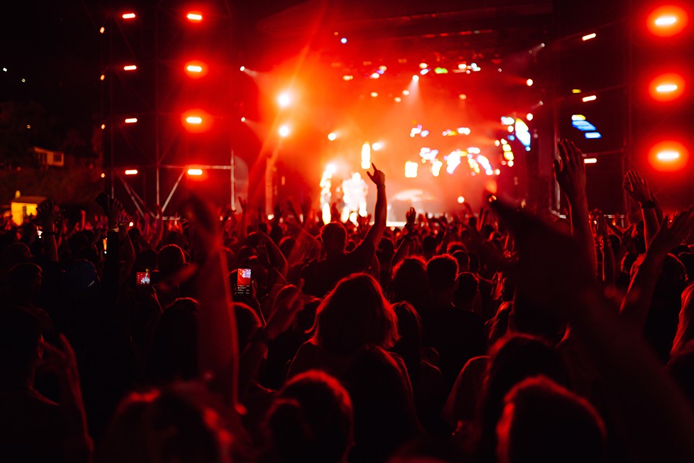 Muzyczne emocje uchwycone w obiektywie – wystawa Michała Białowąsa w Grodzisku Mazowieckim