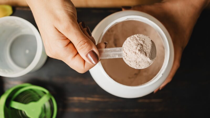 Białko nie tylko dla sportowców – jak wpływa na energię, sylwetkę i apetyt?