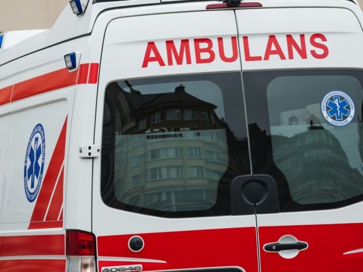 Grodzisk Mazowiecki: Strażacy doskonalą ratownictwo lodowe na zamarzniętym kąpielisku