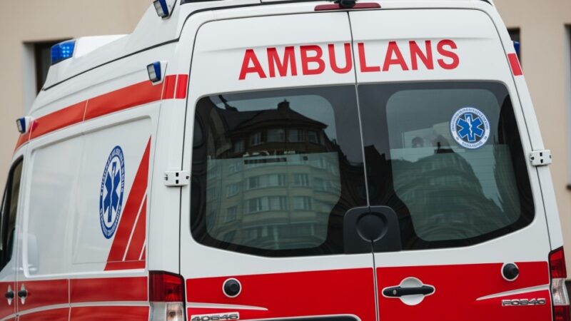 Grodzisk Mazowiecki: Strażacy doskonalą ratownictwo lodowe na zamarzniętym kąpielisku